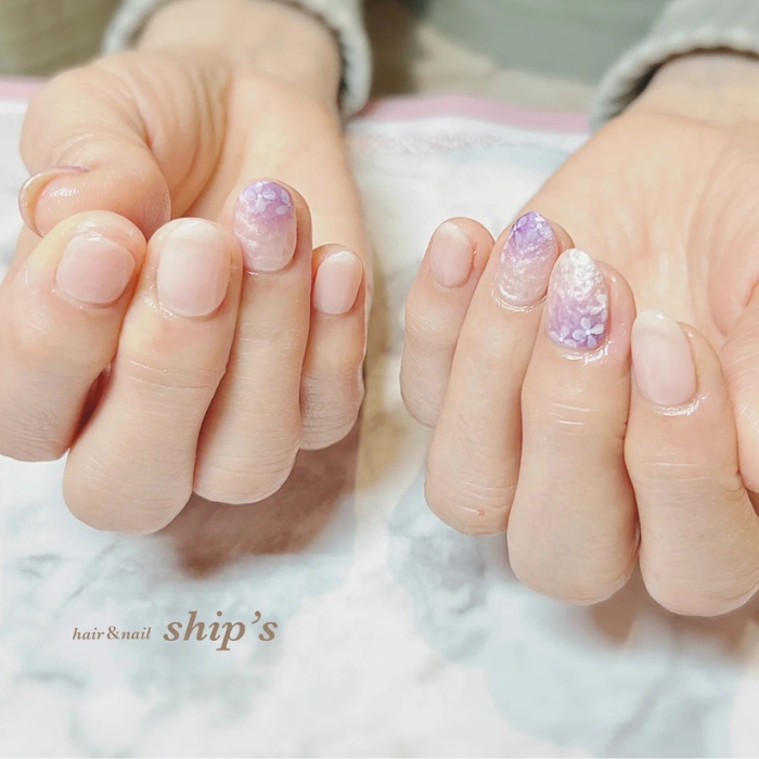 ③オフィスにも◎ナチュラルカラー×水彩風紫陽花ネイル