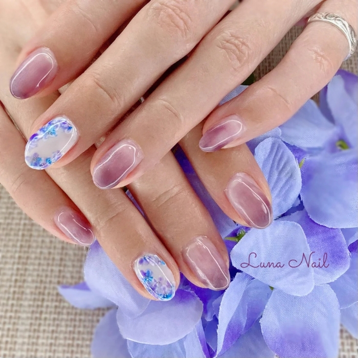 ⑤上品で落ち着いた印象に♡くすみカラーのグラデーション×紫陽花ネイル