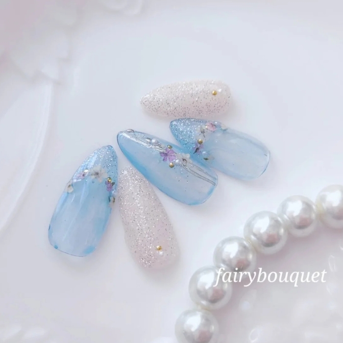 ⑭パールをあしらって上品に♡フラワーフレンチネイル