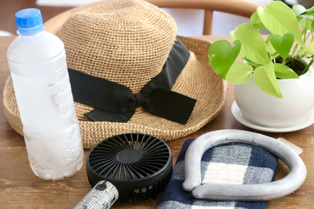 お客様の夏の予定に合わせる♪8月ネイルと装いの組み合わせ