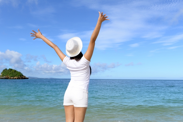 海ネイルで、お客様の夏を手元から足元まで涼しげに♪