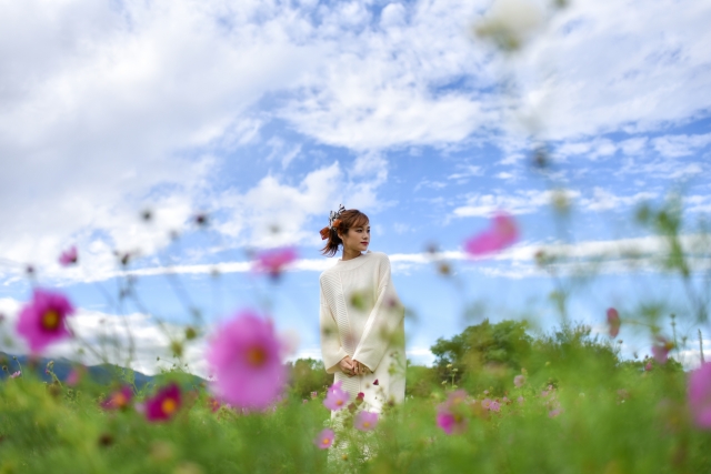 アースカラーネイルでお客様の装いに秋らしい深みを♡