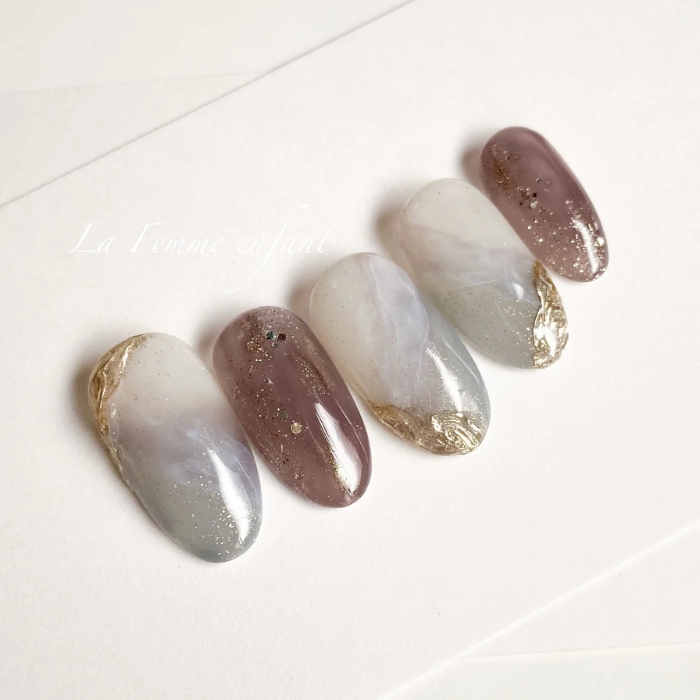 ②まるで天然石☆ゴールドミラー×モノトーンニュアンスネイル