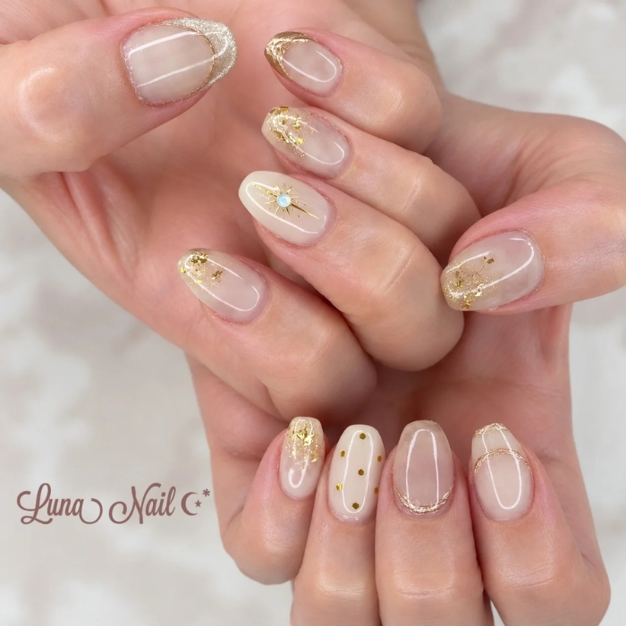 ④晩夏にぴったり♡ゴールド×大人ニュアンスネイル