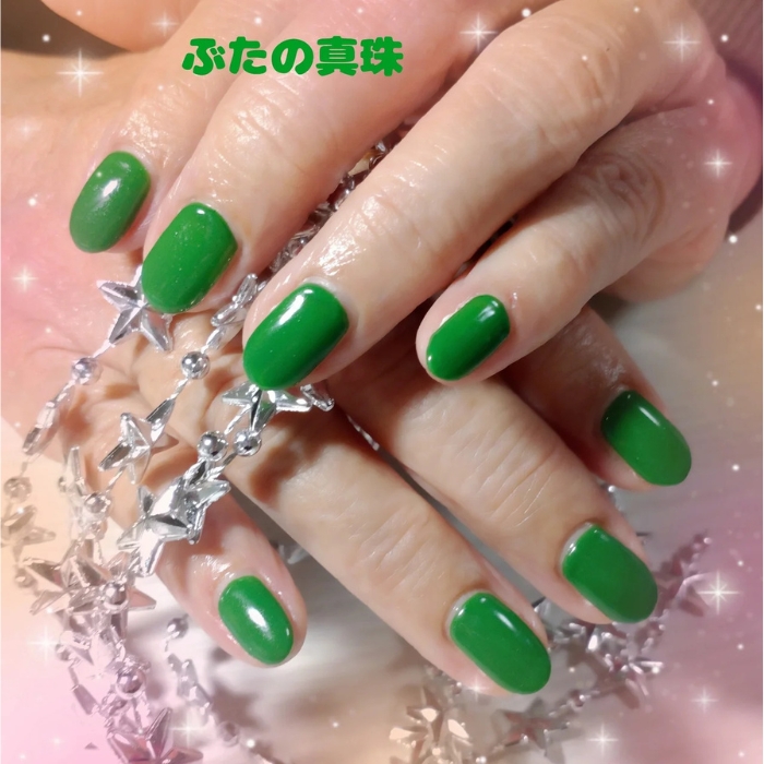 ④こっくりカラーで秋を楽しむ♡モスグリーン×ワンカラーネイル