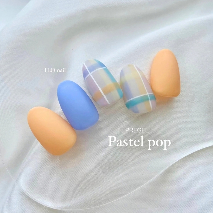 ⑫パステルカラーで優しい印象に♪マット×チェックネイル