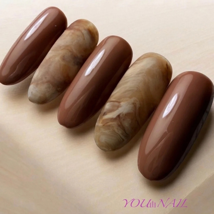 ⑤シックな指先に♪ダークブラウン×ニュアンスネイル